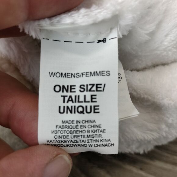 The North Face Beanie Womens White Fuzzy Earflap Cable Knit Hat OS Pom Tassles - Picture 9 of 9